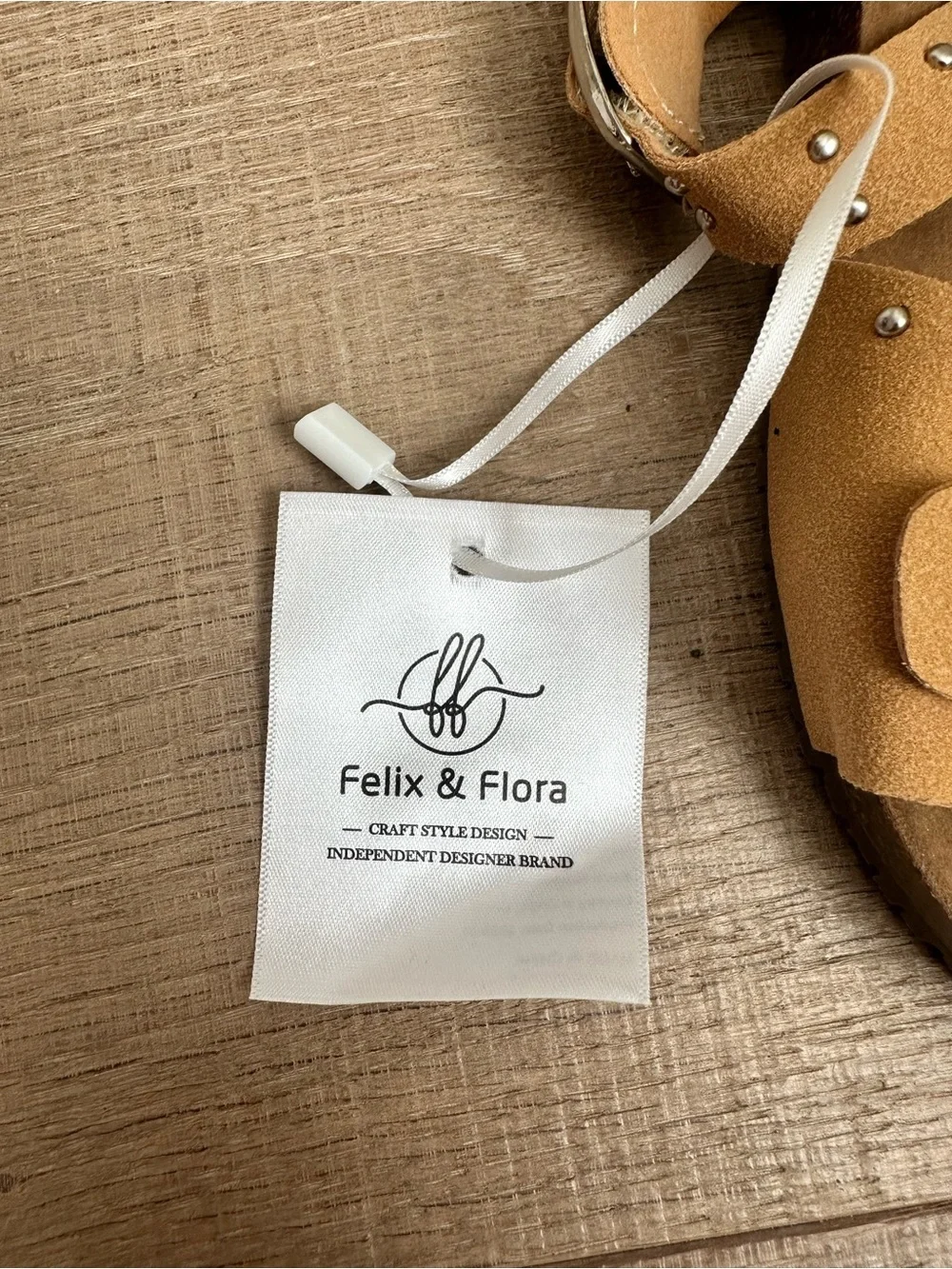 Felix & Flora studs flora